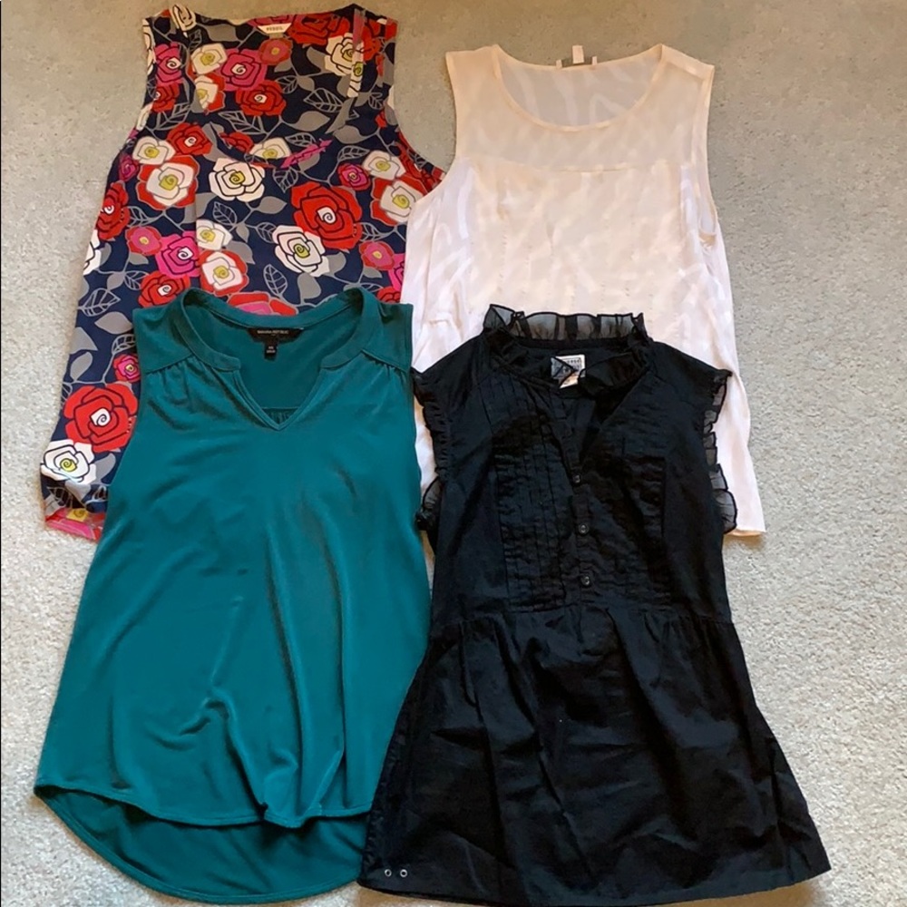 Bundle of 4 blouses size XS